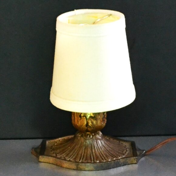 Small Accent Lamp Hollywood Regency Influence MCM Look Metal Decorative Works - Picture 2 of 11